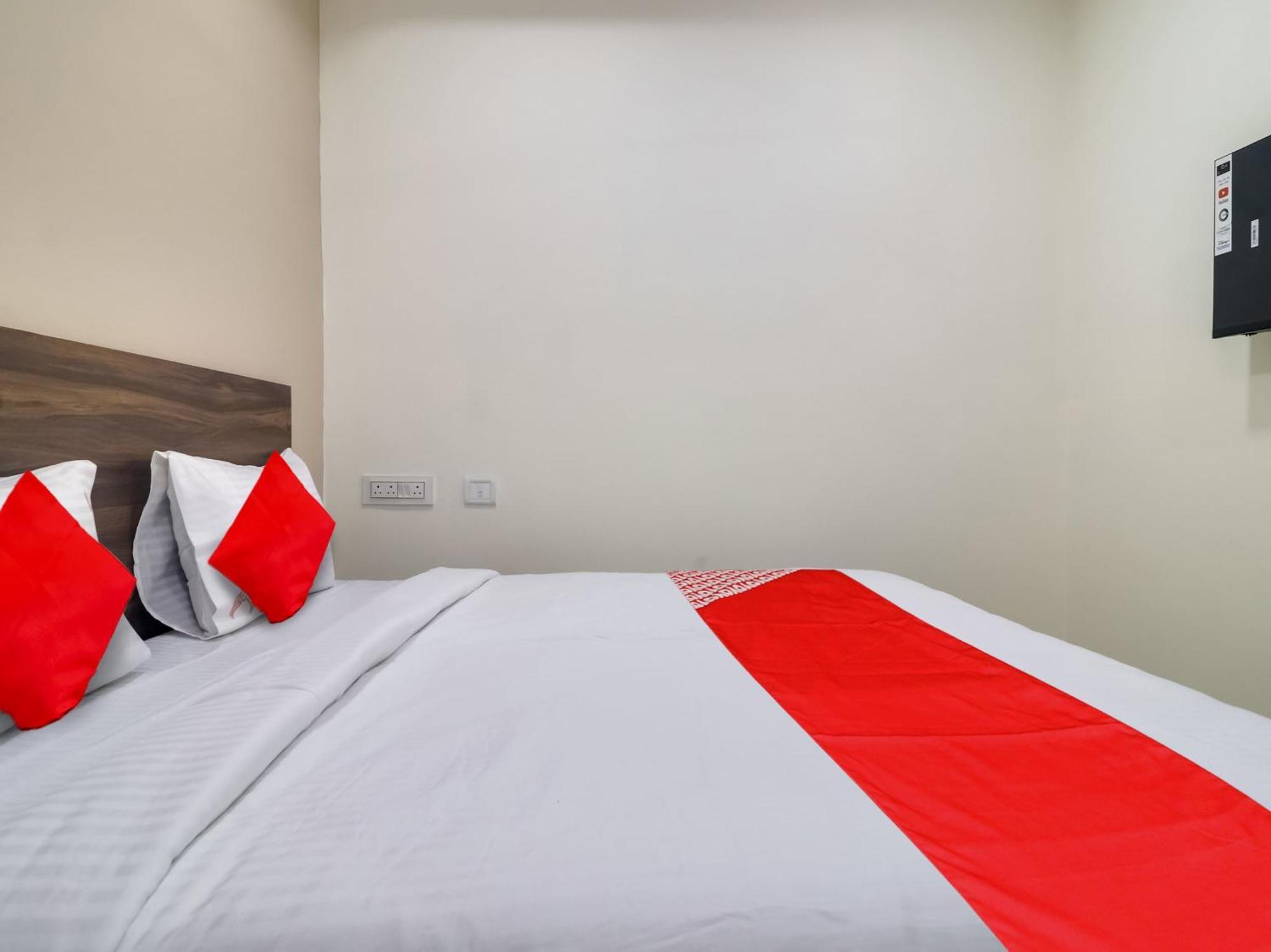 Hotel O Red Stone Hotels Hyderabad Exterior photo